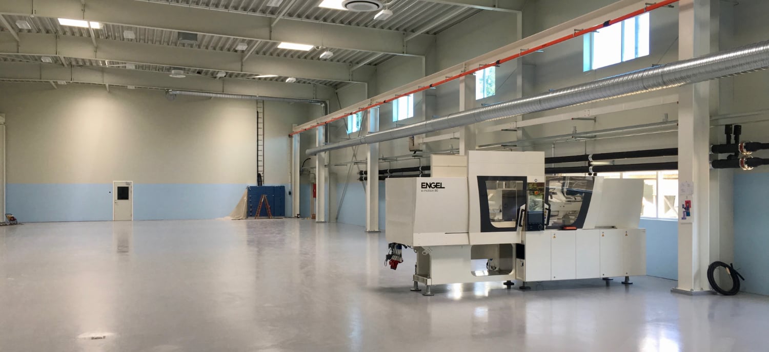 Erste Maschine in neuer Produktionsstätte Engel 80T Carmo production facility